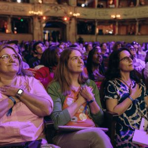 CROWD HAPPY PEOPLE 002-min